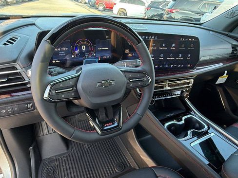 New 2027 Chevrolet Traverse RS w/ LPO, Floor Liner Package FWD image 21