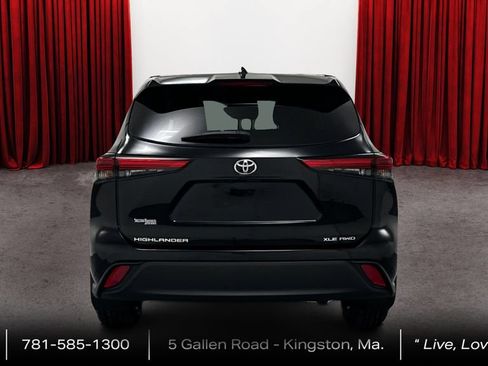 Used 2020 Toyota Highlander XLE AWD/4WD image 6