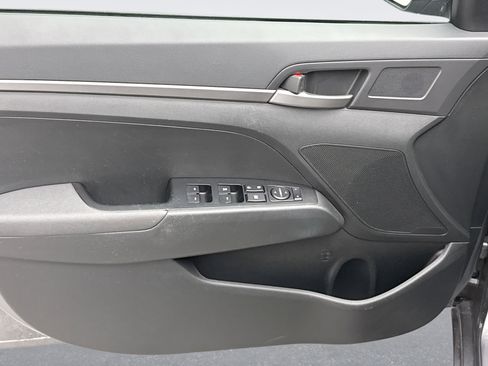 Used 2018 Hyundai Elantra SE image 9