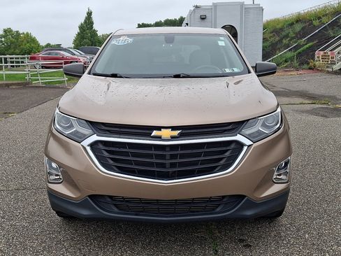 Used 2019 Chevrolet Equinox LS w/ LS Convenience Package AWD/4WD image 2