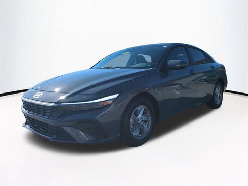 New 2026 Hyundai Elantra SE image 9