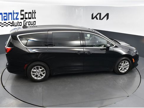 Used 2024 Chrysler Voyager LX image 14