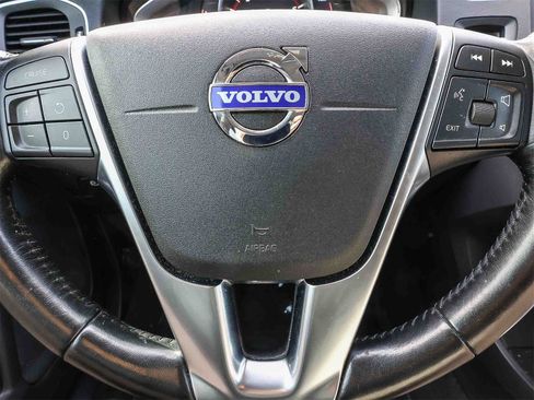 Used 2018 Volvo V60 T5 Cross Country image 25