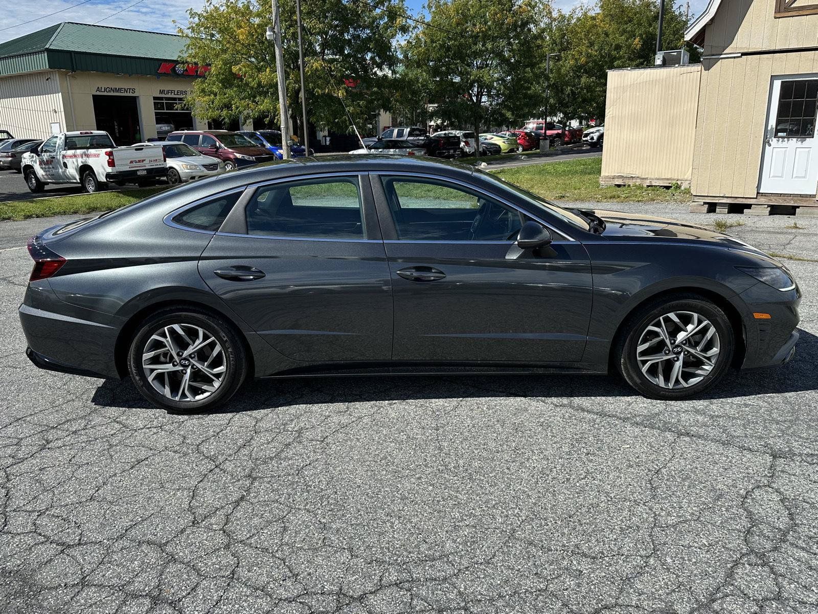 Certified 2023 Hyundai Sonata SEL w/ Preferred Accessory Package FWD image 9