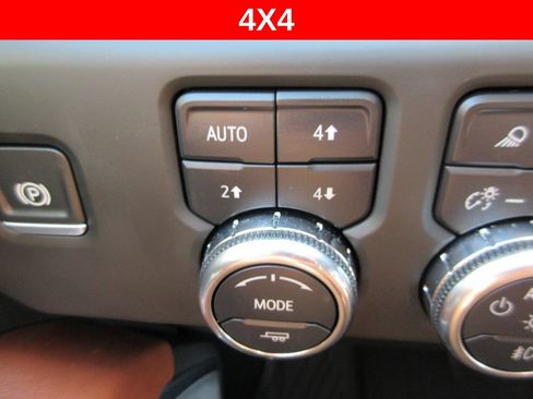 Certified 2024 GMC Sierra 2500 Denali Ultimate AWD/4WD image 36