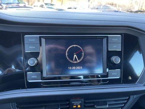 Used 2023 Volkswagen Jetta Sport image 10