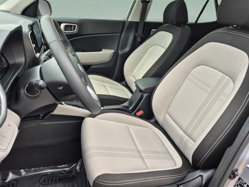 Used 2025 Hyundai Venue SEL FWD image 40
