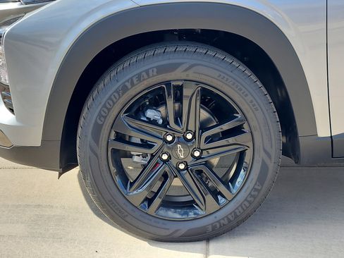 New 2026 Chevrolet Trax ACTIV w/ Sunroof Package FWD image 9