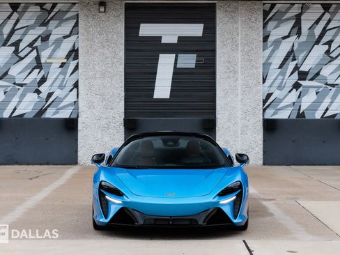Used 2023 McLaren Artura image 3
