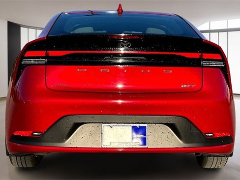 Used 2024 Toyota Prius LE image 5