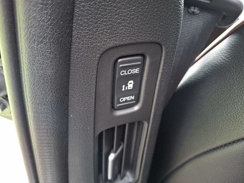 Used 2025 Honda Odyssey Elite image 11