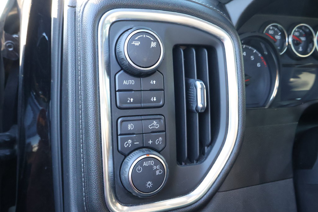 Used 2019 Chevrolet Silverado 1500 LT Trail Boss AWD/4WD image 17