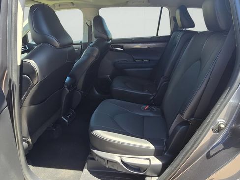 Used 2021 Toyota Highlander Limited AWD/4WD image 25