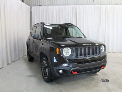 Used 2016 Jeep Renegade Trailhawk w/ Premium Trailhawk Package AWD/4WD image 36