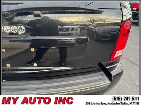 Used 2010 Jeep Grand Cherokee Laredo image 38