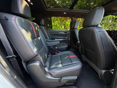 Used 2024 Chevrolet Traverse RS w/ LPO, Floor Liner Package AWD/4WD image 36