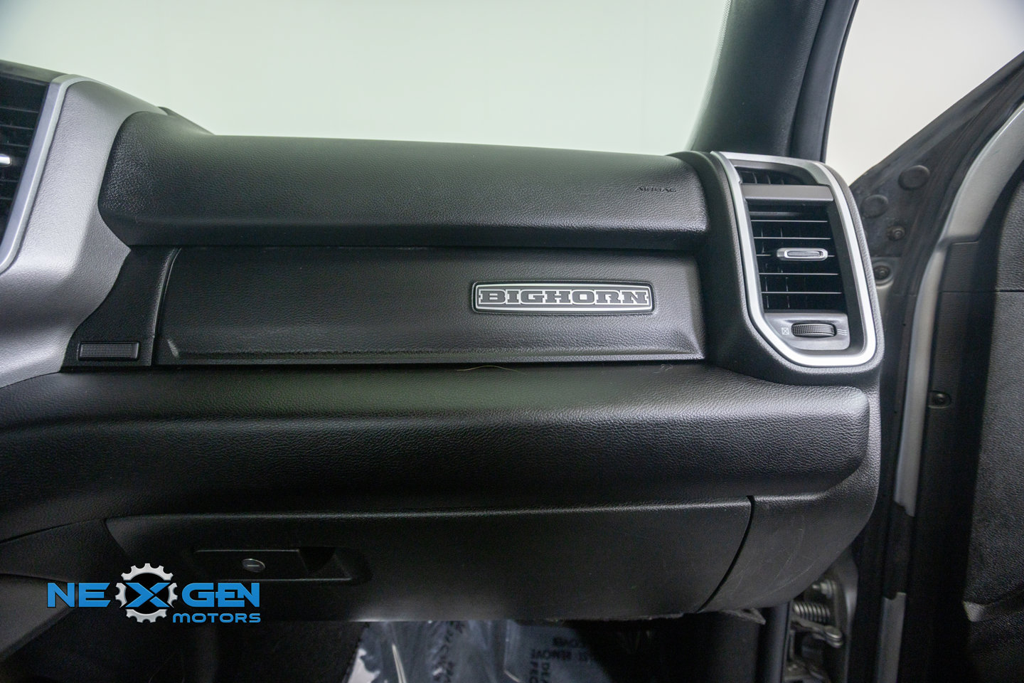 Used 2024 RAM 2500 Big Horn w/ Night Edition AWD/4WD image 43