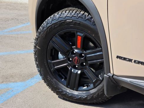 Used 2025 Nissan Rogue SV image 8