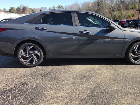 Used 2024 Hyundai Elantra SEL w/ Convenience Package image 19