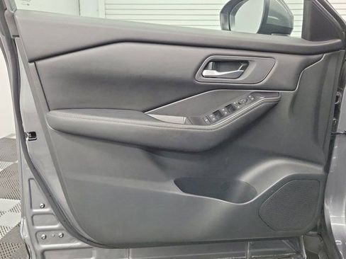 Used 2025 Nissan Rogue SV FWD image 17