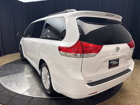 Used 2011 Toyota Sienna XLE AWD/4WD image 4