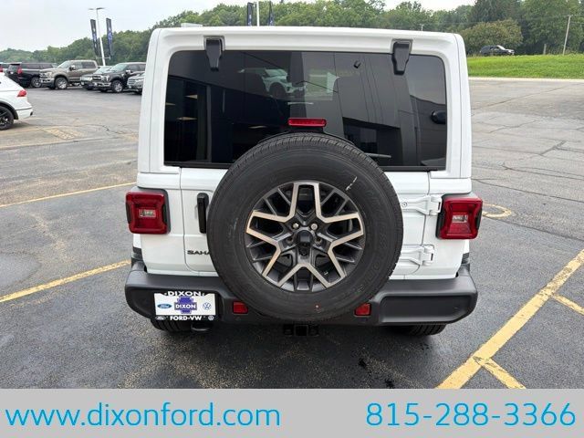 Used 2025 Jeep Wrangler Unlimited Sahara AWD/4WD image 7