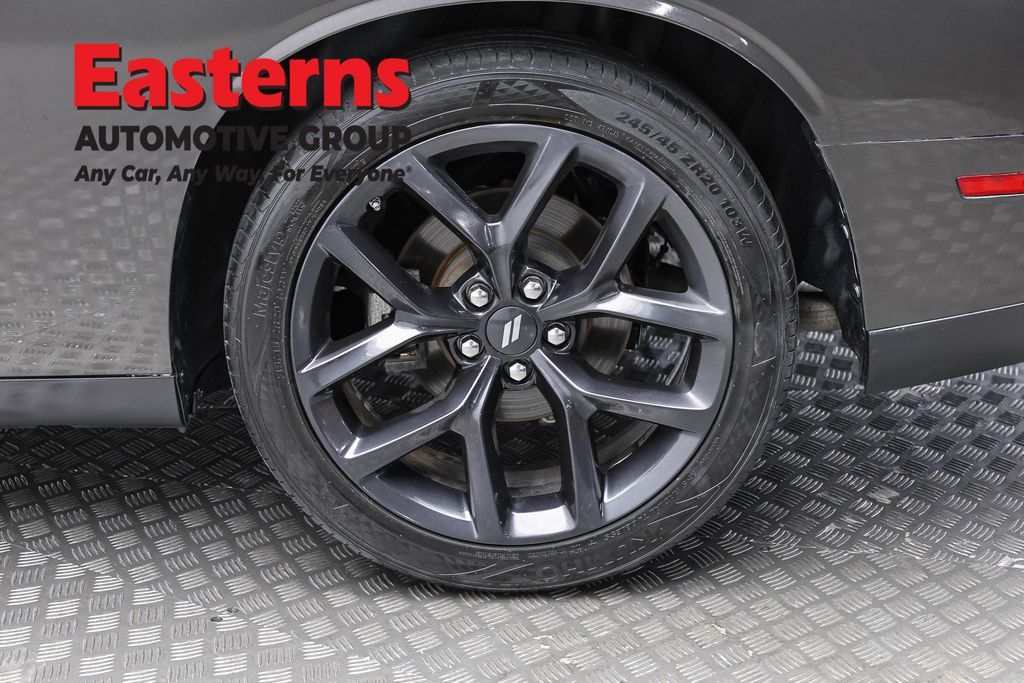 Used 2022 Dodge Challenger SXT w/ Driver Convenience Group RWD image 8
