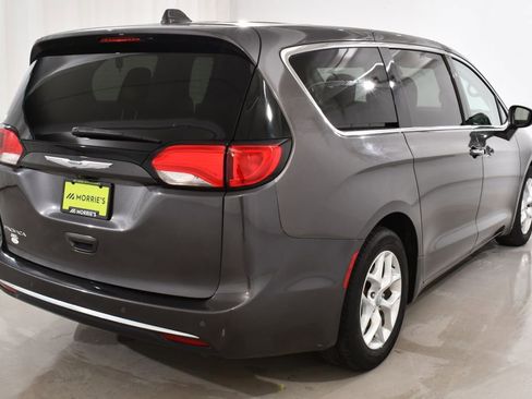 Used 2018 Chrysler Pacifica Touring Plus w/ Tire & Wheel Group FWD image 12