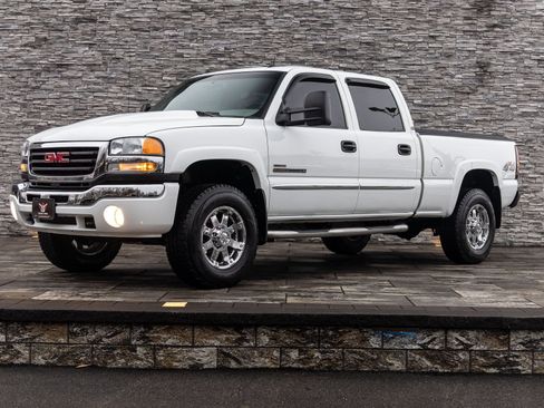 Used 2005 GMC Sierra 2500 SLT w/ Heavy-Duty Power Package image 8