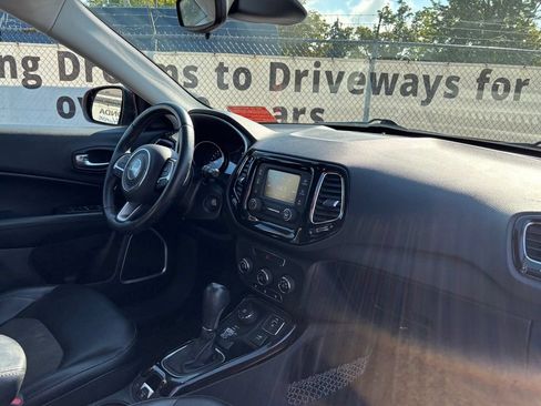 Used 2018 Jeep Compass Latitude AWD/4WD image 17