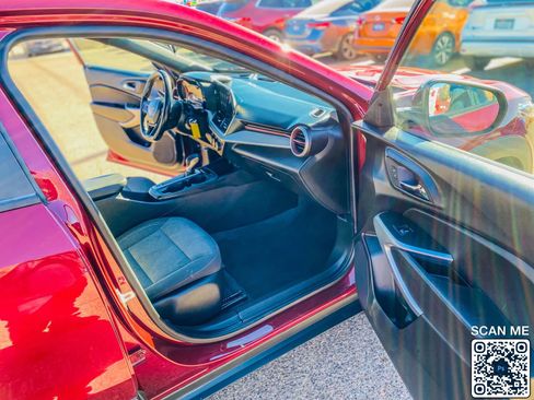 Used 2024 Chevrolet Trax RS w/ Driver Confidence Package image 15