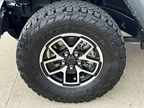 Used 2024 Jeep Wrangler Unlimited Rubicon AWD/4WD image 32