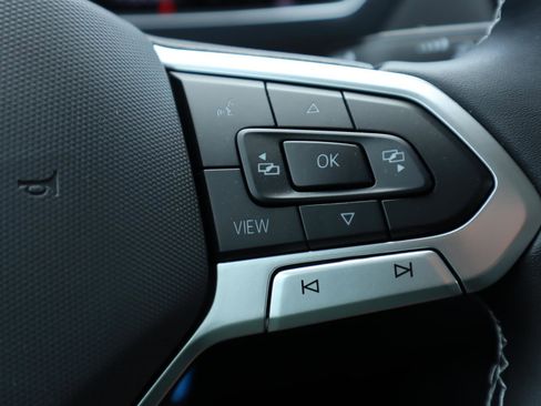 New 2024 Volkswagen Tiguan SE w/ Panoramic Sunroof Package image 14