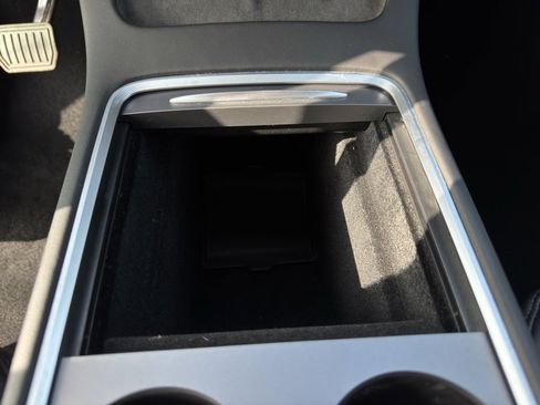 Used 2024 Tesla Model Y Long Range image 21