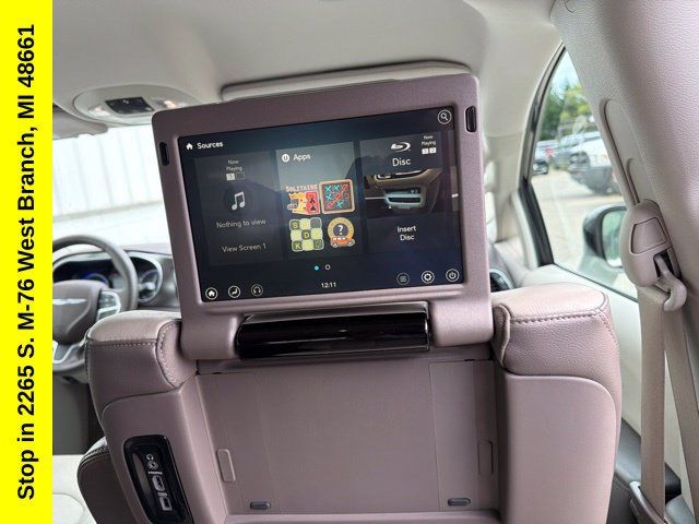 Used 2017 Chrysler Pacifica Touring-L Plus FWD image 27