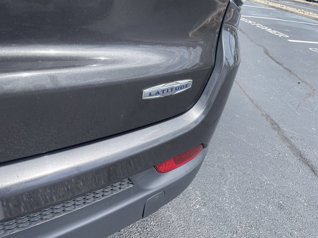 Used 2018 Jeep Compass Latitude AWD/4WD image 6