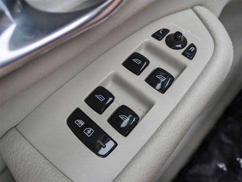 Certified 2022 Volvo XC90 T6 Momentum w/ Advanced Package image 25