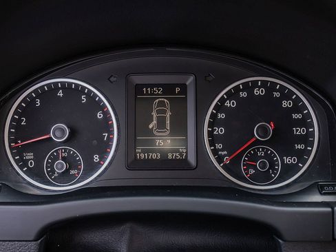 Used 2013 Volkswagen Tiguan S image 30