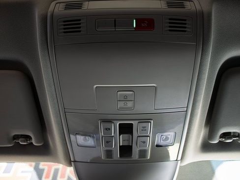 Used 2023 Volkswagen Taos SE image 19