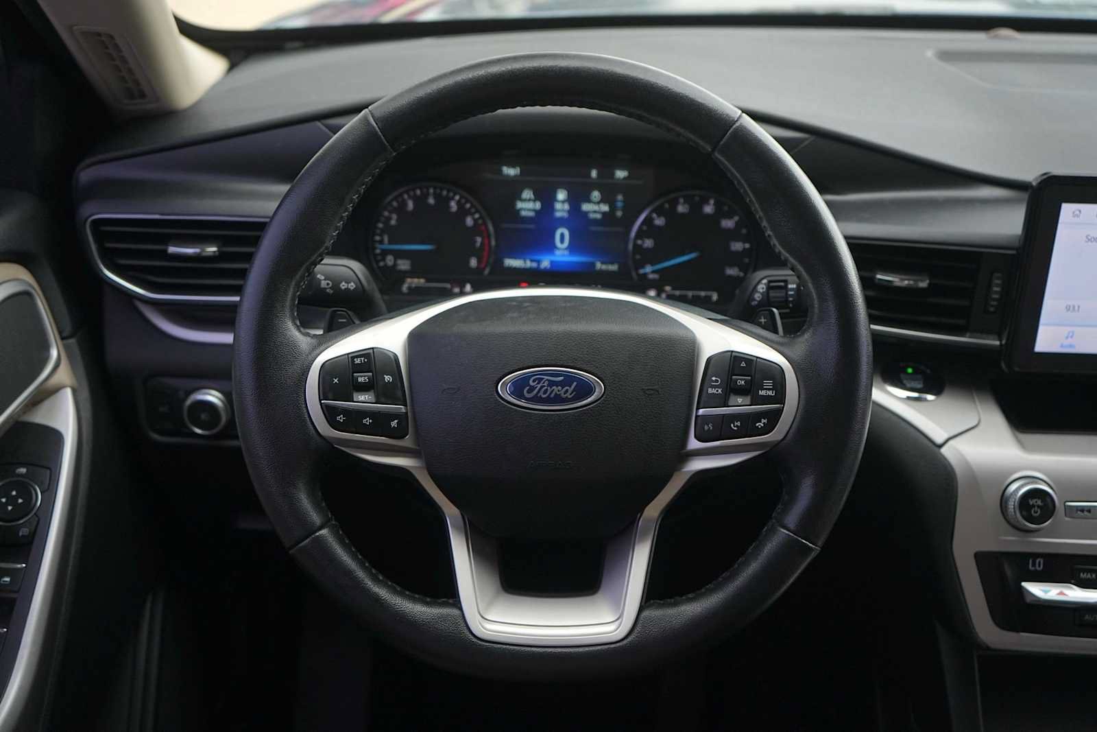 Used 2020 Ford Explorer XLT w/ Equipment Group 202A AWD/4WD image 16