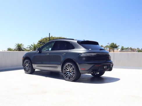 Certified 2026 Porsche Macan AWD/4WD image 3