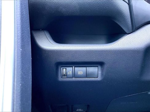 Used 2025 Toyota RAV4 LE FWD image 31