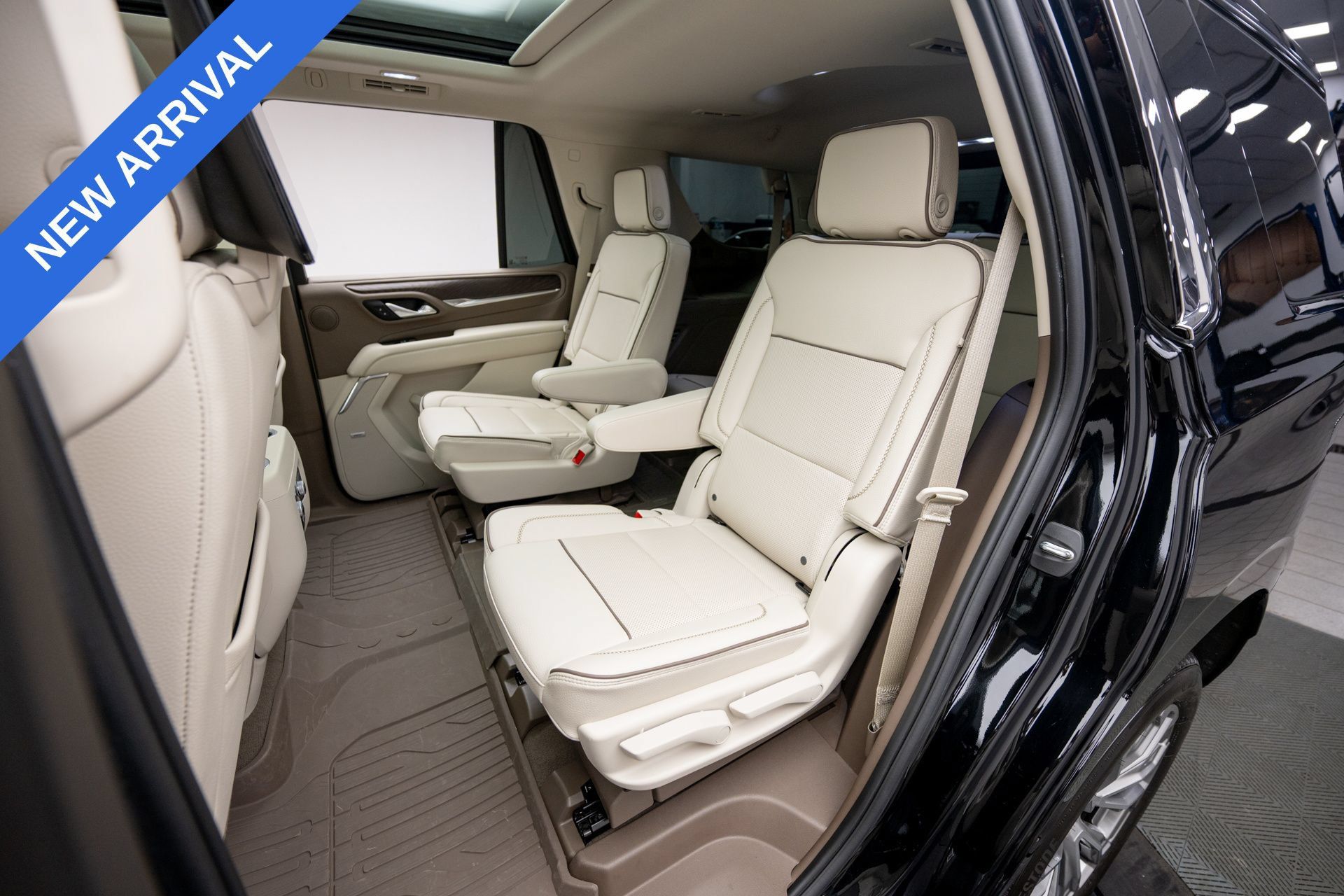 Used 2023 GMC Yukon Denali w/ Advanced Technology Package AWD/4WD image 18