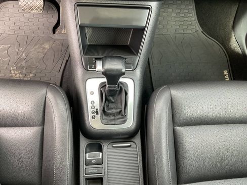 Used 2010 Volkswagen Tiguan S image 21
