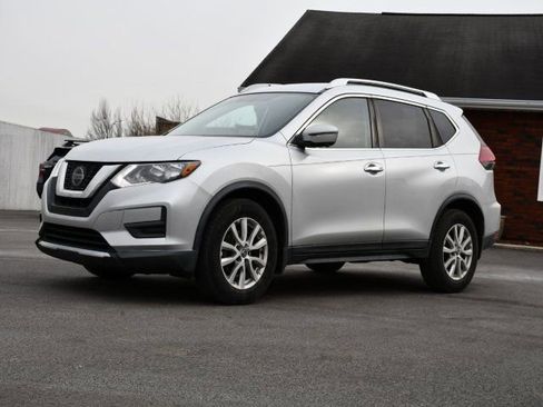 Used 2018 Nissan Rogue SV w/ Premium Package image 3