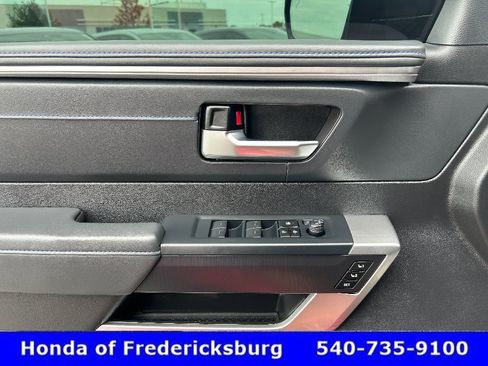 Used 2023 Toyota Sequoia Platinum AWD/4WD image 28