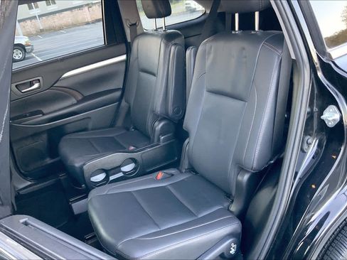 Used 2019 Toyota Highlander XLE AWD/4WD image 21
