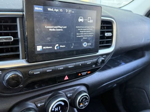 Used 2020 Hyundai Venue SEL image 4