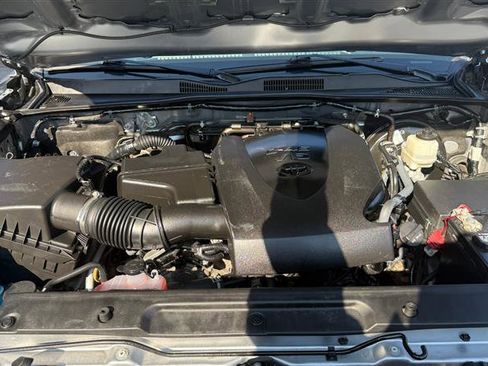 Used 2020 Toyota Tacoma SR5 image 5