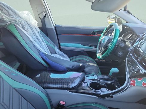 Used 2021 Toyota Camry SE image 5